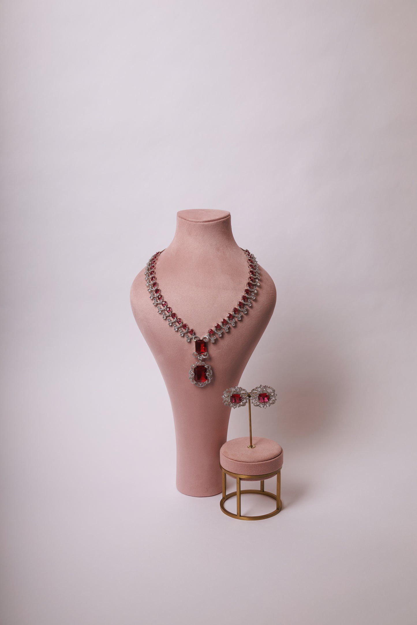 ELARA NECKLACE