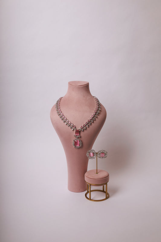 ELARA NECKLACE